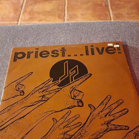 Selger en pent brukt  JudasPriest - Priest Live orginal presset på vinyl.