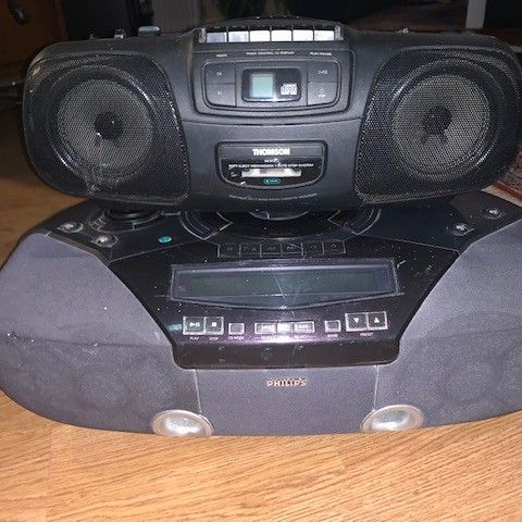 Ghetto Blaster -Bærbar Stereo Bombaster *Cd- / Radio- / Kassett-Spiller 2 Stk.