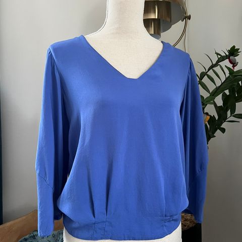 Vintage Diane Von Fürstenberg bluse, 100% silke, kornblå