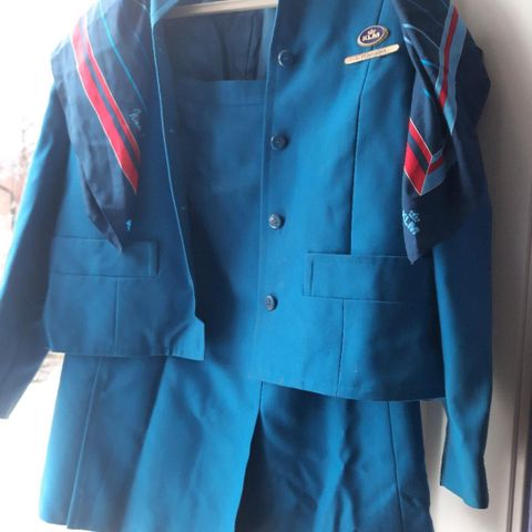 KLM uniform med tilbehør