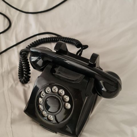 Telefonapparat med tallskive, vintage
