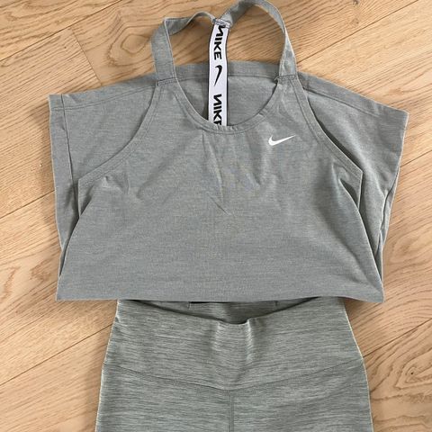 Nike tights og singlet i str xs selges