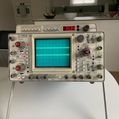 Oscilloscope selges. Tektronix 465B med DM44