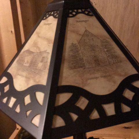 Lampe med Stavanger motiv til salgs