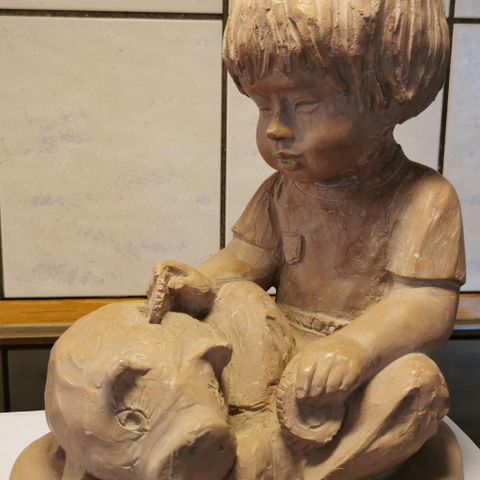 Stor Austin skulptur av gutt med sparebøsse