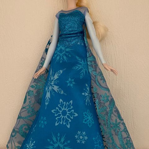 Elsa dukke med lydeffekt