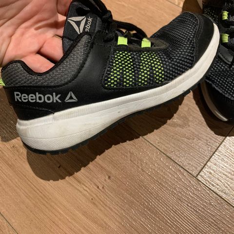 Reebok joggesko str 31.5