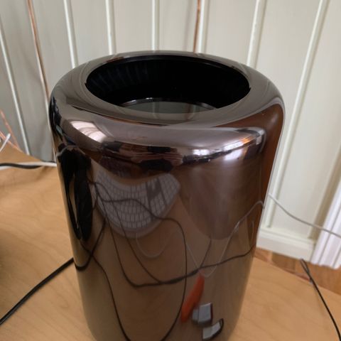 Mac Pro 2013 Quad prosessor, 32gb RAM, 2TB  SSD