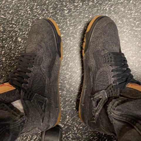 Jordan 4 Retro Levi’s Black,  Levi’s Tag