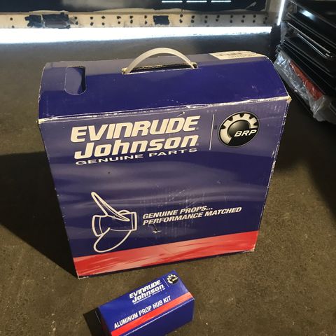 Propell til Evinrude e-tec 40 - Brukt Selges - 13,25X17R