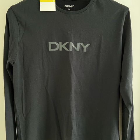 ny t-skjoter. DKNY