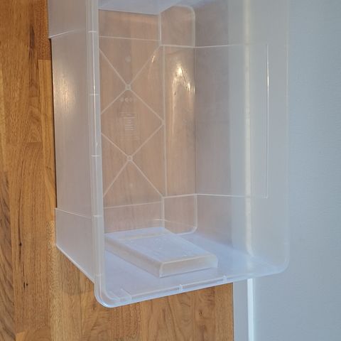 Plastkurv/ Kasse uten lokk fra IKEA for kr. 70