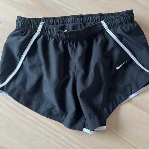 Nike løpe shorts, str S (8-10år)