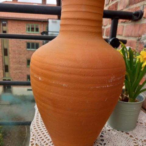 Stor keramikk teracotta vase selges