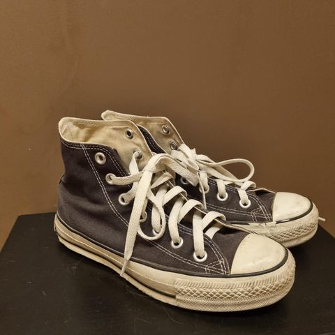 Svarte Converse All Stars størrelse 36,5.