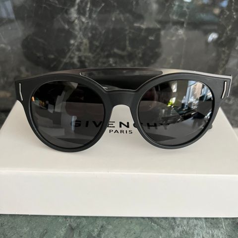 Solbrille fra Givenchy