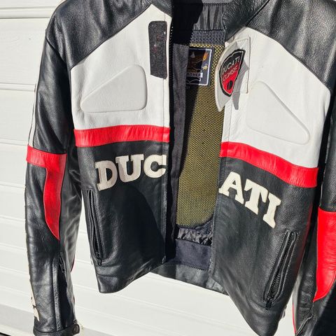 Ducati MC jakke strl XL