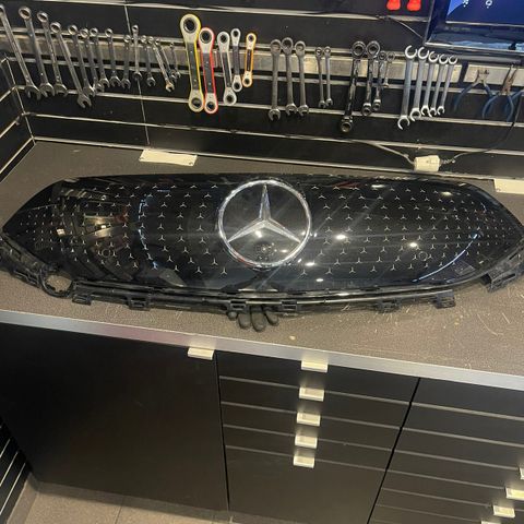 Mercedes-Benz EQS front grill