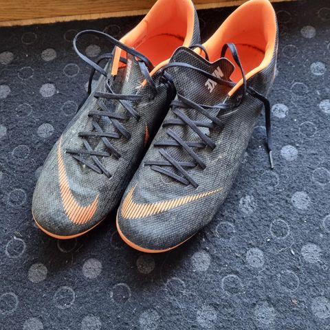 Nike fotballsko 42.5