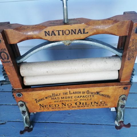 Klesrulle, vri rulle, bord modell, merket NATIONAL. Meget Dekorativ, fra USA