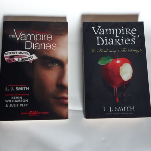 The Vampire Diaries: English Paperback