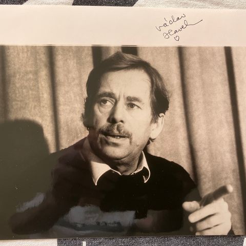 Bilde med autograf av  dramatiker og politiker Vaclav Havel