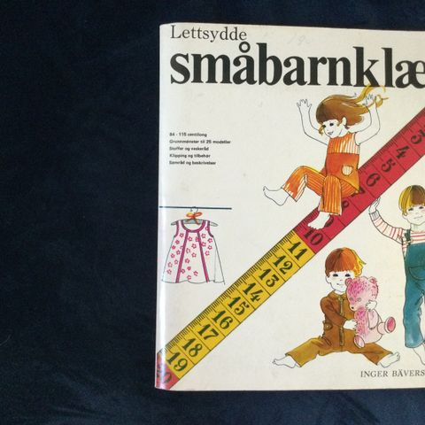 Lettsydde småbarnsklær fra 1973.  Med mønsterark