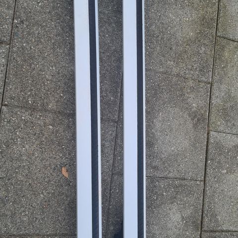 Thule wingbar 120cm med føtter til takrails