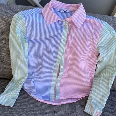 WOW pastell skjorte / bluse str 140 som ny