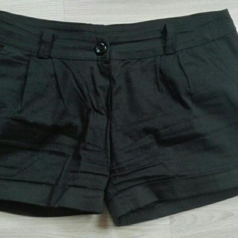 Svarte shorts