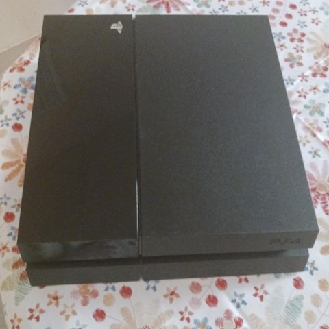 PS4 (Slim)