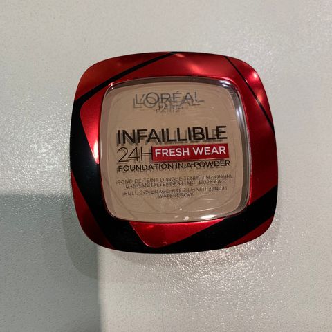 Loreal infaillible 24h fresh wear foundation in a powder