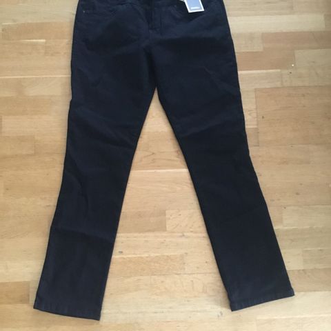 Jeans bukse svart slim regular str 44, helt ny 1000kr