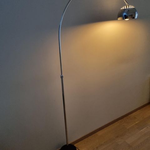 Kul stålampe i krom H 175