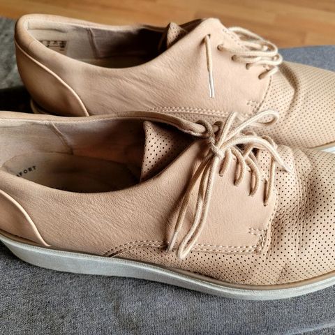 Clarks og Hispanitas nesten nye str 41