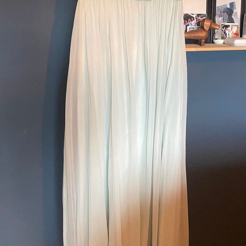 Lang mintgrønn kjole perfekt til bryllup