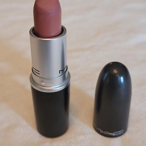 MAC Lipstick "Velvet Teddy" *Matte