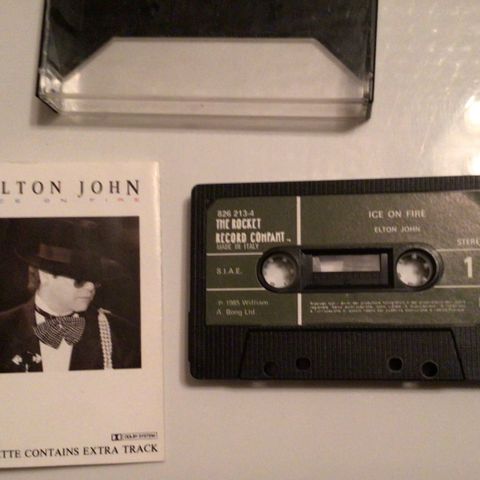 Elton John - Ice On Fire kassett fra 1985
