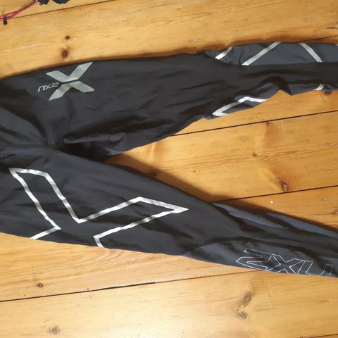 2xu thights selges.  Str S.