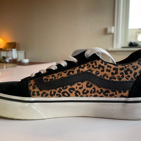 Vans barnesneakers str. 34.5 (brukt kun en gang)