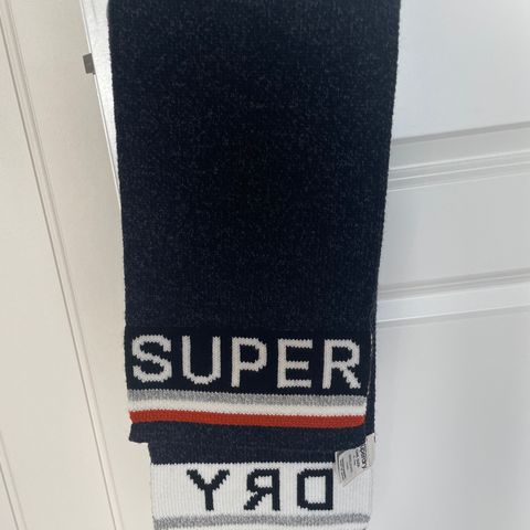 Ubrukt Superdry skjerf