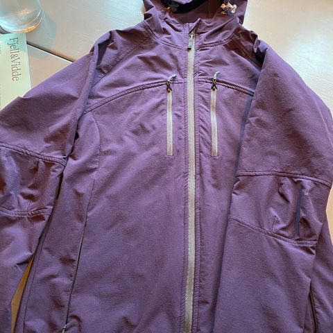 Tynn Softshell pent brukt str M