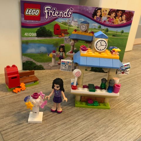 Lego Friends Emma's Tourist Kiosk