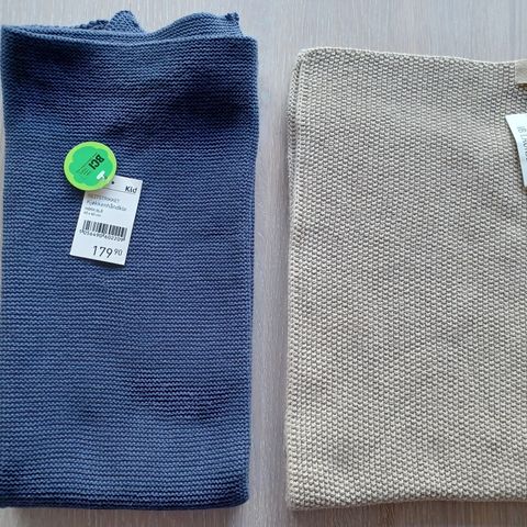 Maskinstrikkede ubrukte håndklær fra IbLaursen og KID selges.