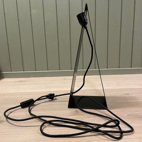 Tøff bordlampe lampe svart sort