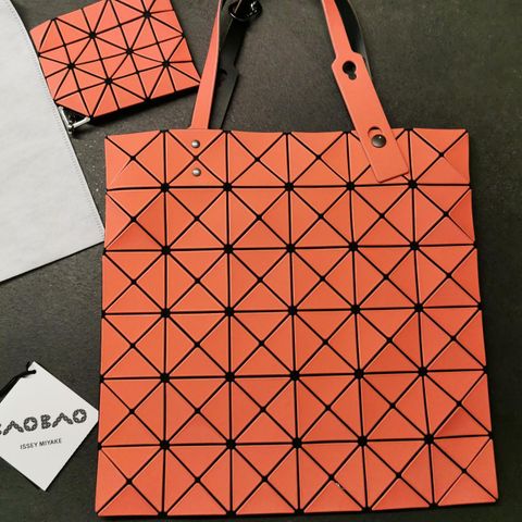 Bao bao av Issey Miyake veske og pouch