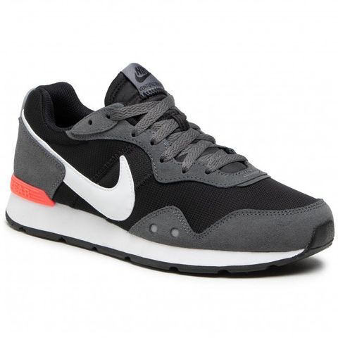 NIKE Venture Runner str45