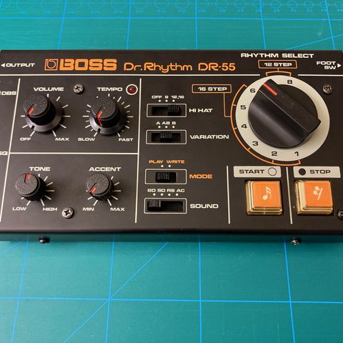 Boss Dr. Rhythm DR-55 analog rytmemaskin i original eske. Som ny!