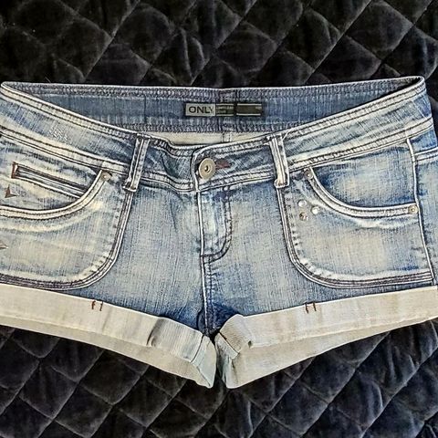 Only kort denimshorts m/spikes Str: W31