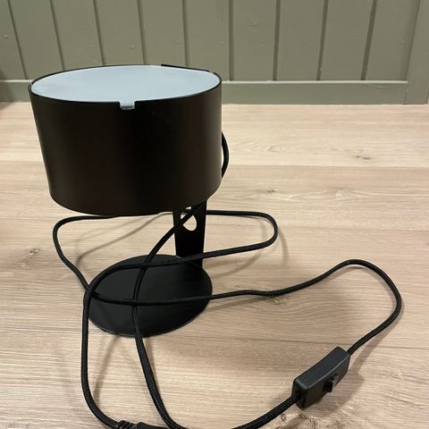 Tøff lampe bordlampe - svart